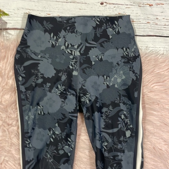 Splits59 Sydney graphite floral high rise leggings - Picture 8 of 9